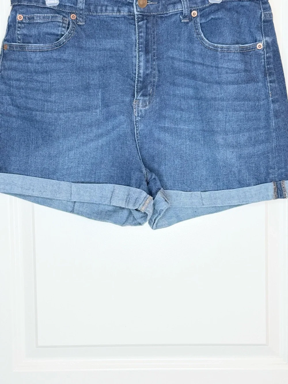 No Boundaries Denim Shorts Women Size 17 High Rise Cuffed Blue Stretch Jean - Picture 3 of 7